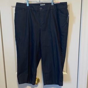 NWT St. John's Bay Dark Rinse Denim Crop Classic Fit